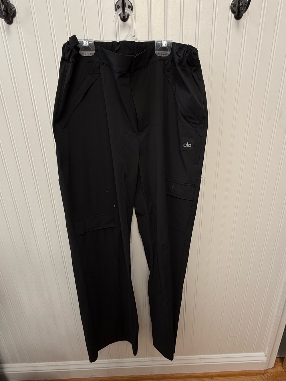 ALO Yoga Men’s Black Technical Cargo Pants